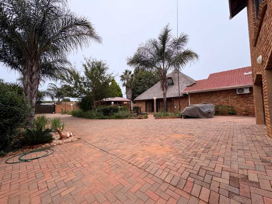 6 Bedroom Property for Sale in Doringkruin North West